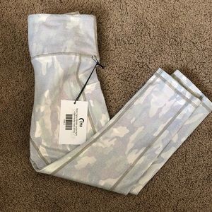 NWT Silver camo Zyia light n tight